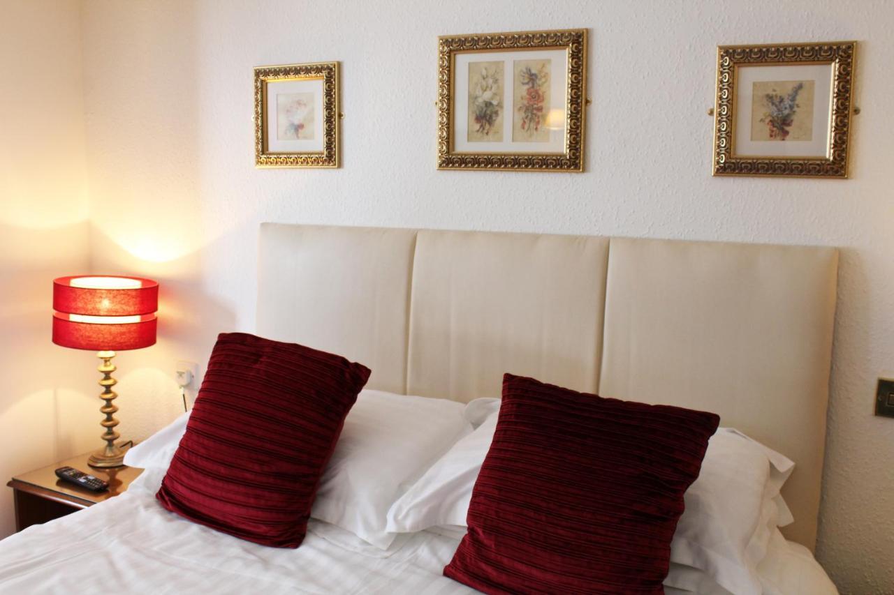 The Lion Hotel Buckden  Zewnętrze zdjęcie