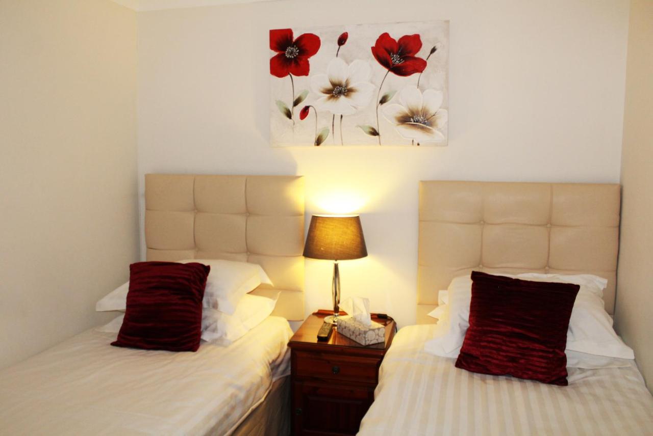 The Lion Hotel Buckden  Zewnętrze zdjęcie